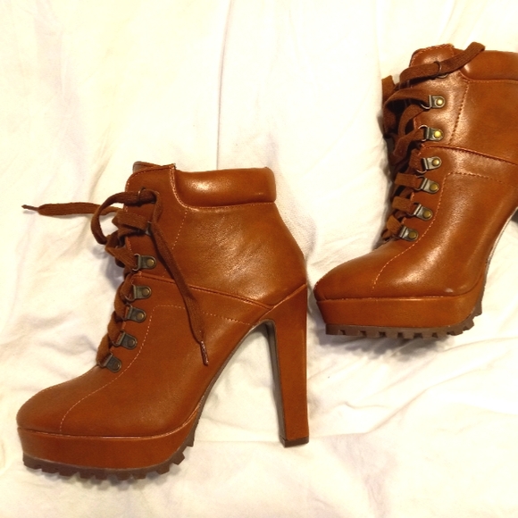 Camel Bootie - Picture 1 of 6